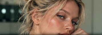 Volume Full Set beauty portrait